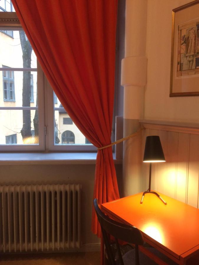 Single Room with Shared Bathroom and Courtyard view