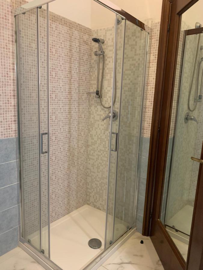 Camera Tripla Economy con Bagno in Comune