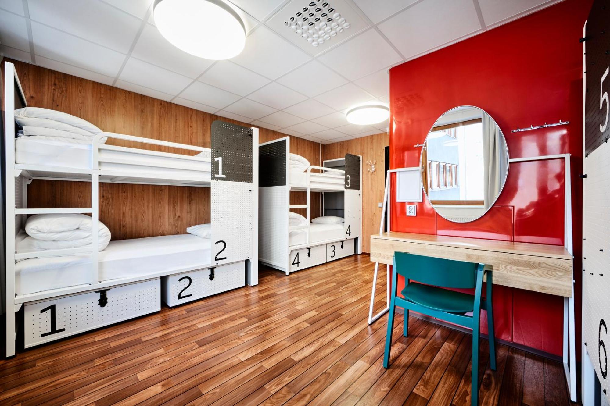 Posto Letto in Dormitorio Femminile con 6 Letti