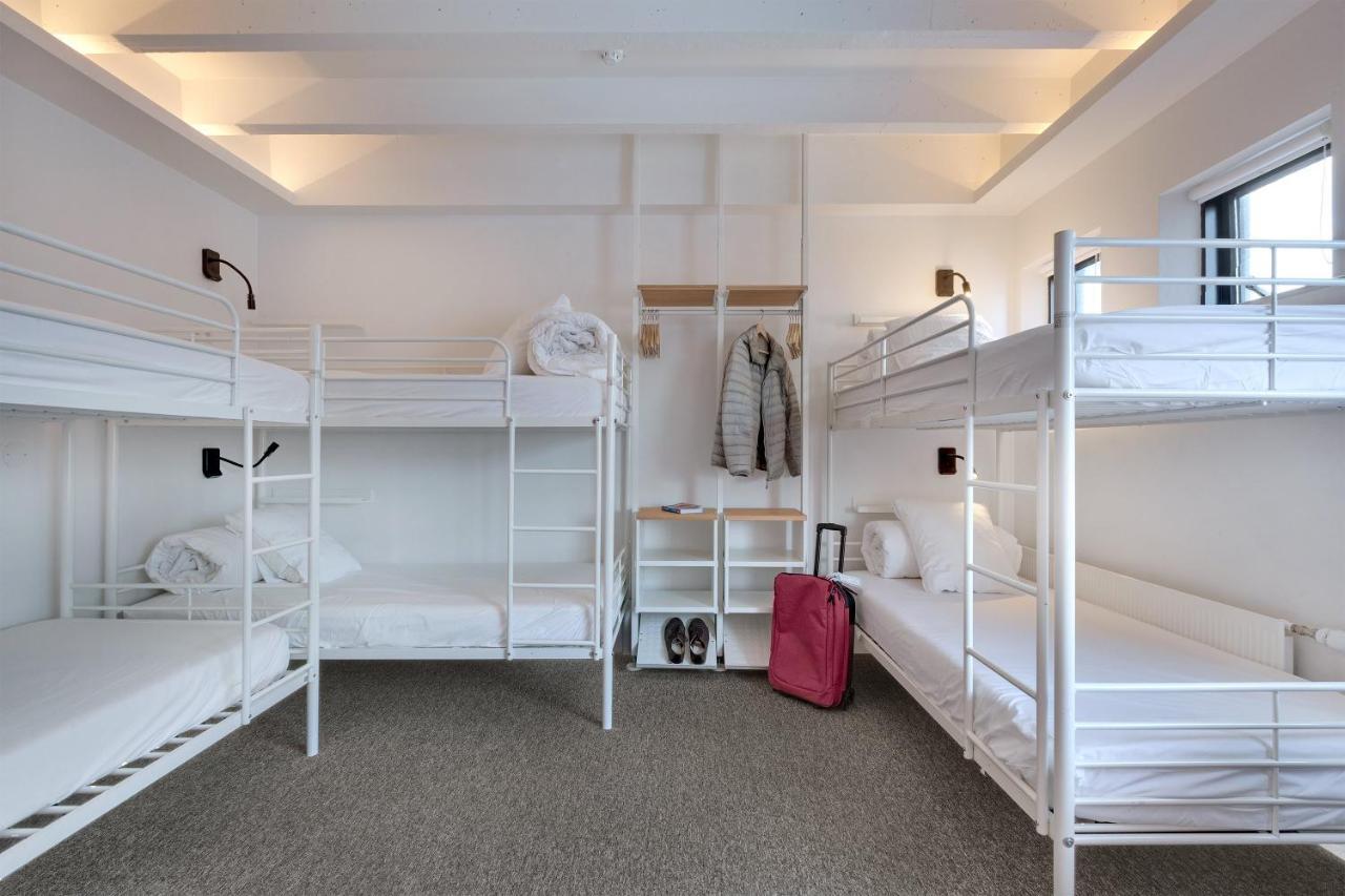 Posto Letto in Dormitorio Misto con 8 Letti