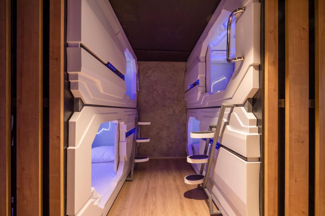 Capsula con Ingresso Laterale e 1 Letto Singolo