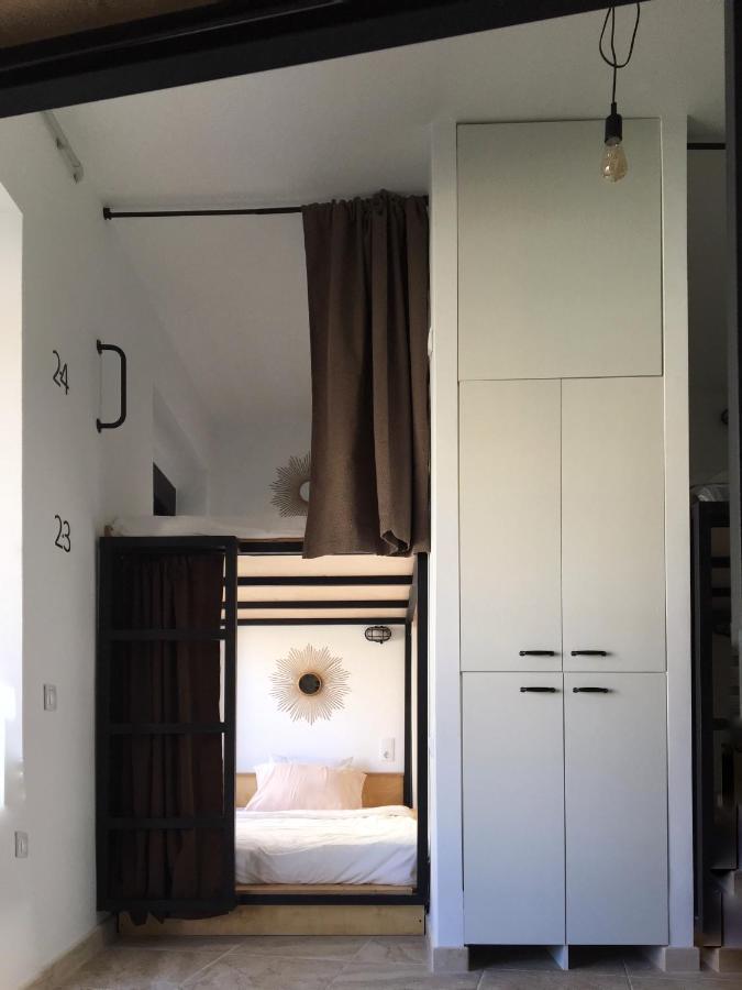 Posto Letto in Dormitorio Misto con 8 Letti