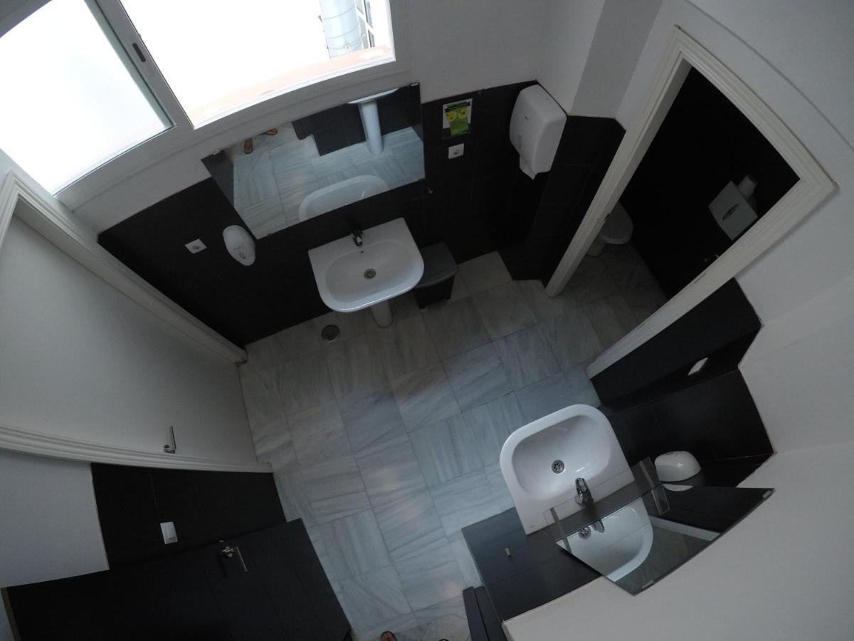 Posto Letto in Dormitorio Misto con 8 Letti