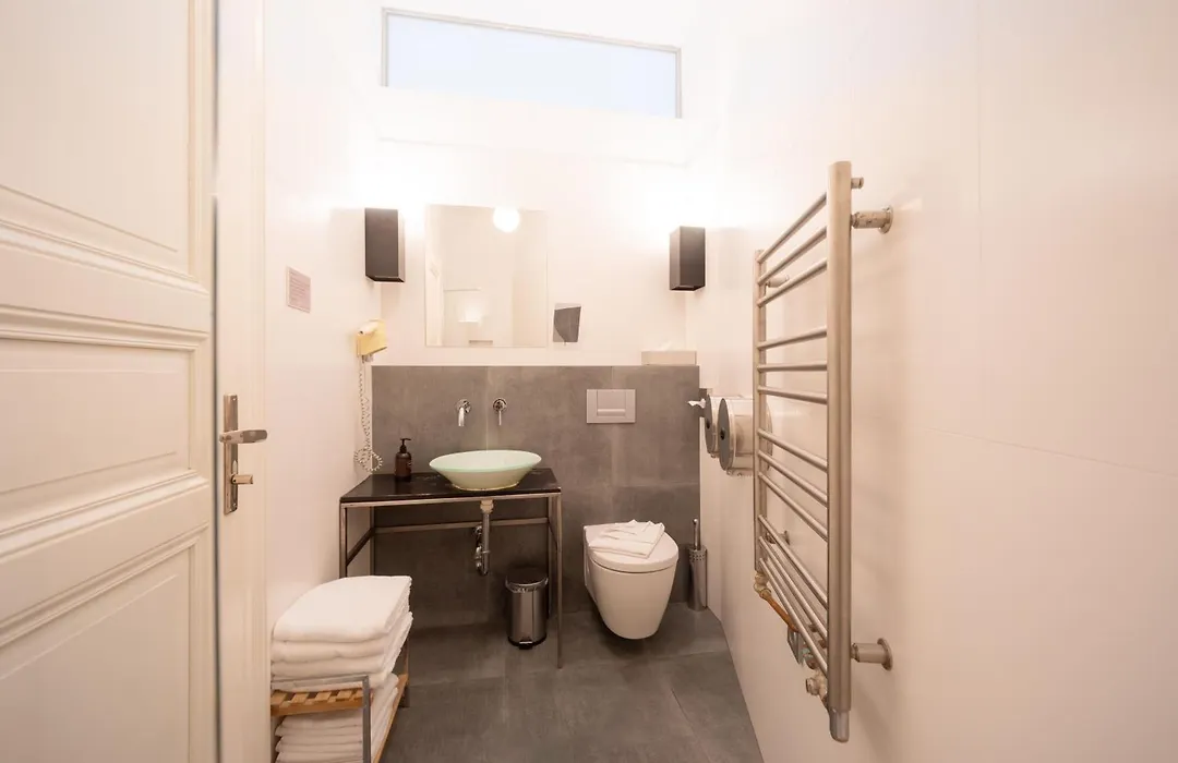 Sophie'S Hostel-1