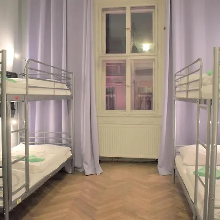 Globe Hostel Prague Adults Only-3