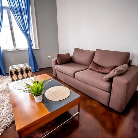 2B Hostel & Rooms-3