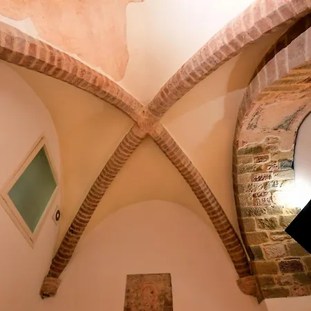 Little Italy Hostel Ex Chiesa S Donato-2