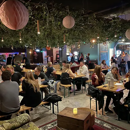 Urban Camper Hostel & Bar-2