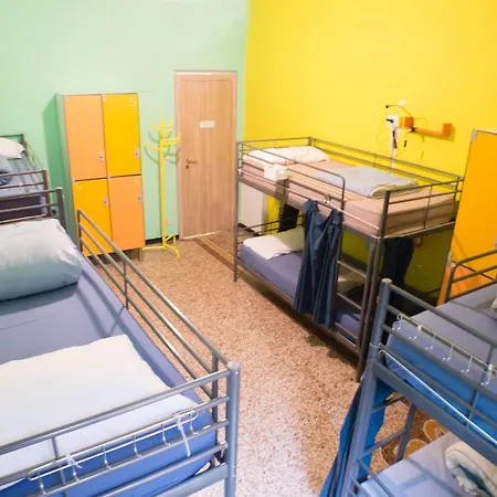 Home Genoa Hostel-3