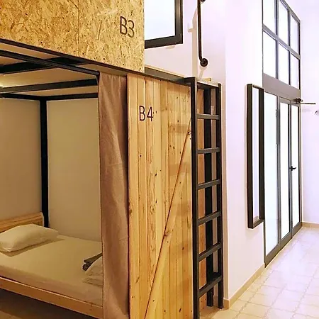 Hostel Numero Trece - Private Capsule Deds - Albergue Juvenil - FREE towels, coffee&tea, remote check-in-3