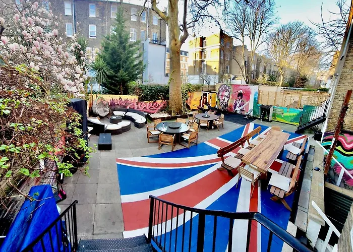 OstelliSaint James Backpackers