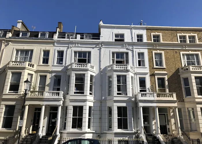 OstelliSaint James Backpackers