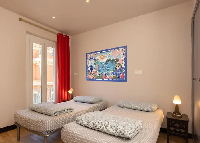 Villa Saint Exupery Beach Hostel Nizza